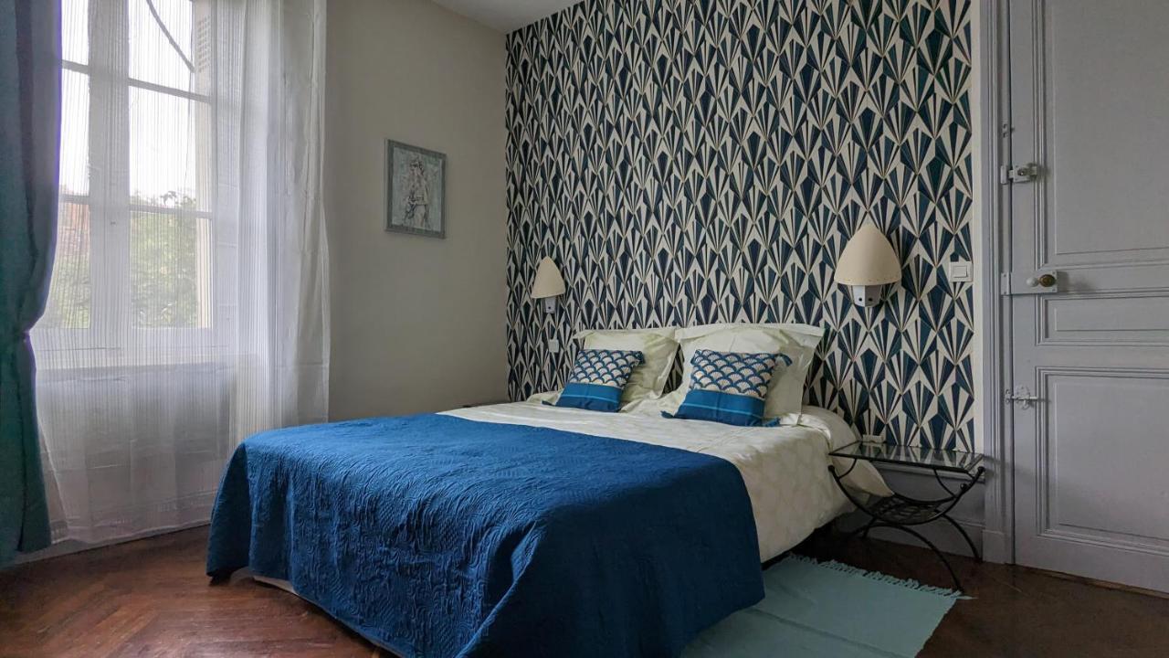 Le Jardin Des Lys - Chambre D'Hote Ou Appartement ลาโรช-โพเซย์ ภายนอก รูปภาพ