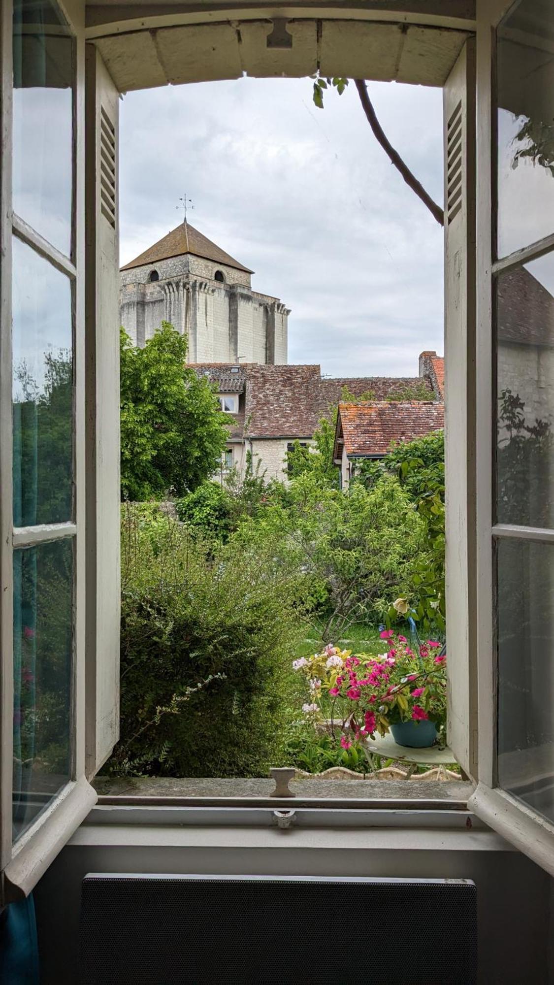 Le Jardin Des Lys - Chambre D'Hote Ou Appartement ลาโรช-โพเซย์ ห้อง รูปภาพ