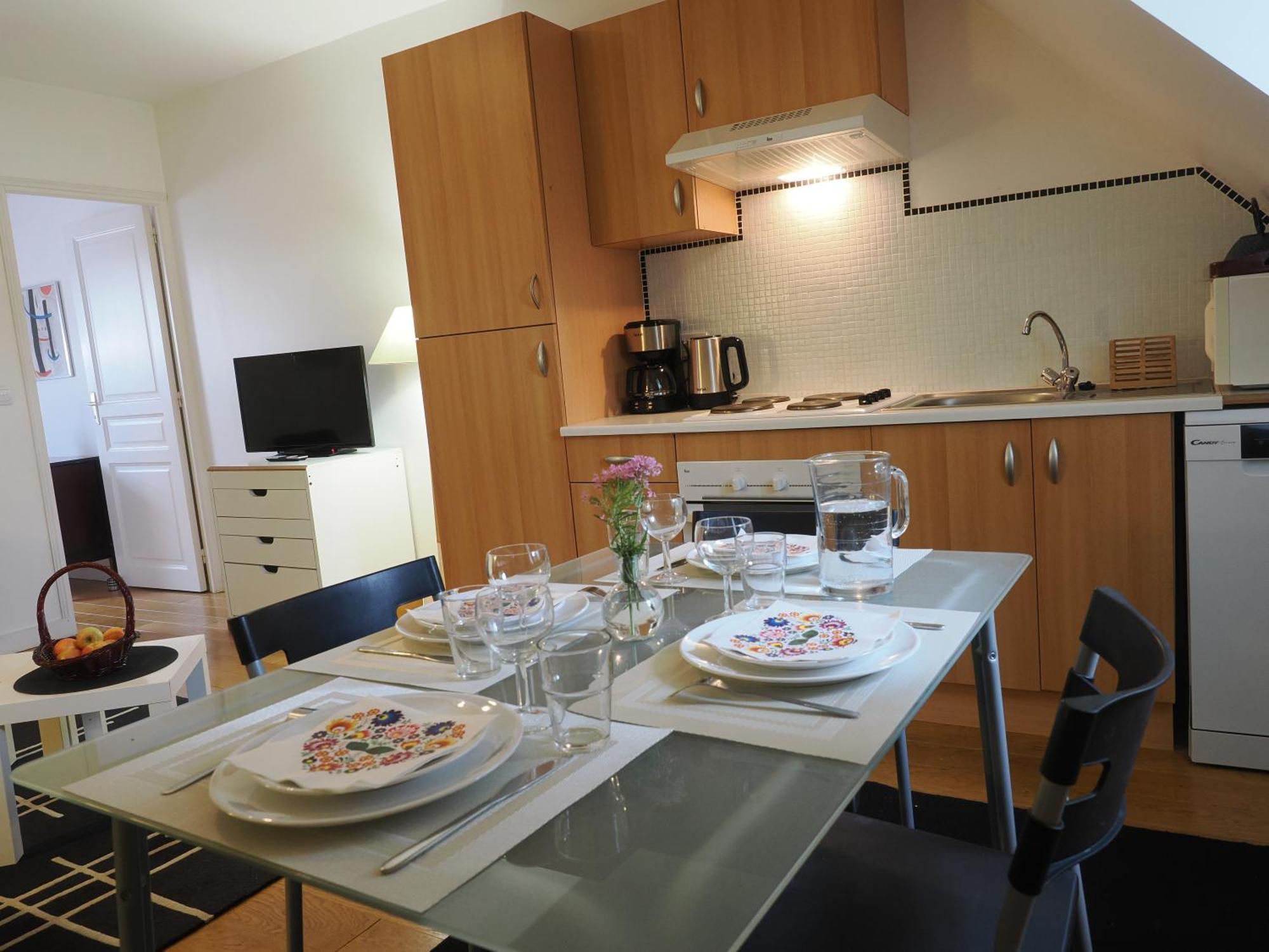 Le Jardin Des Lys - Chambre D'Hote Ou Appartement ลาโรช-โพเซย์ ห้อง รูปภาพ